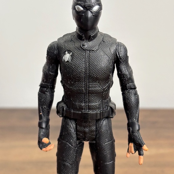 Marvel Legends SPIDER MAN Night  STEALTH SUIT Far From Home Toy Figure 2019 - Picture 9 of 9